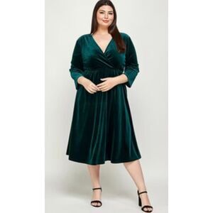 NWT Seen N Be Seen Dazzling in Emerald Velvet Curvy Women’s Dress XXL